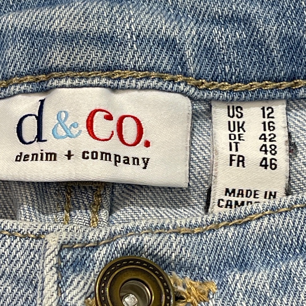 D&CO Classic Light Blue Cropped Women's Jeans SIZE 12 distressed - Picture 6 of 7